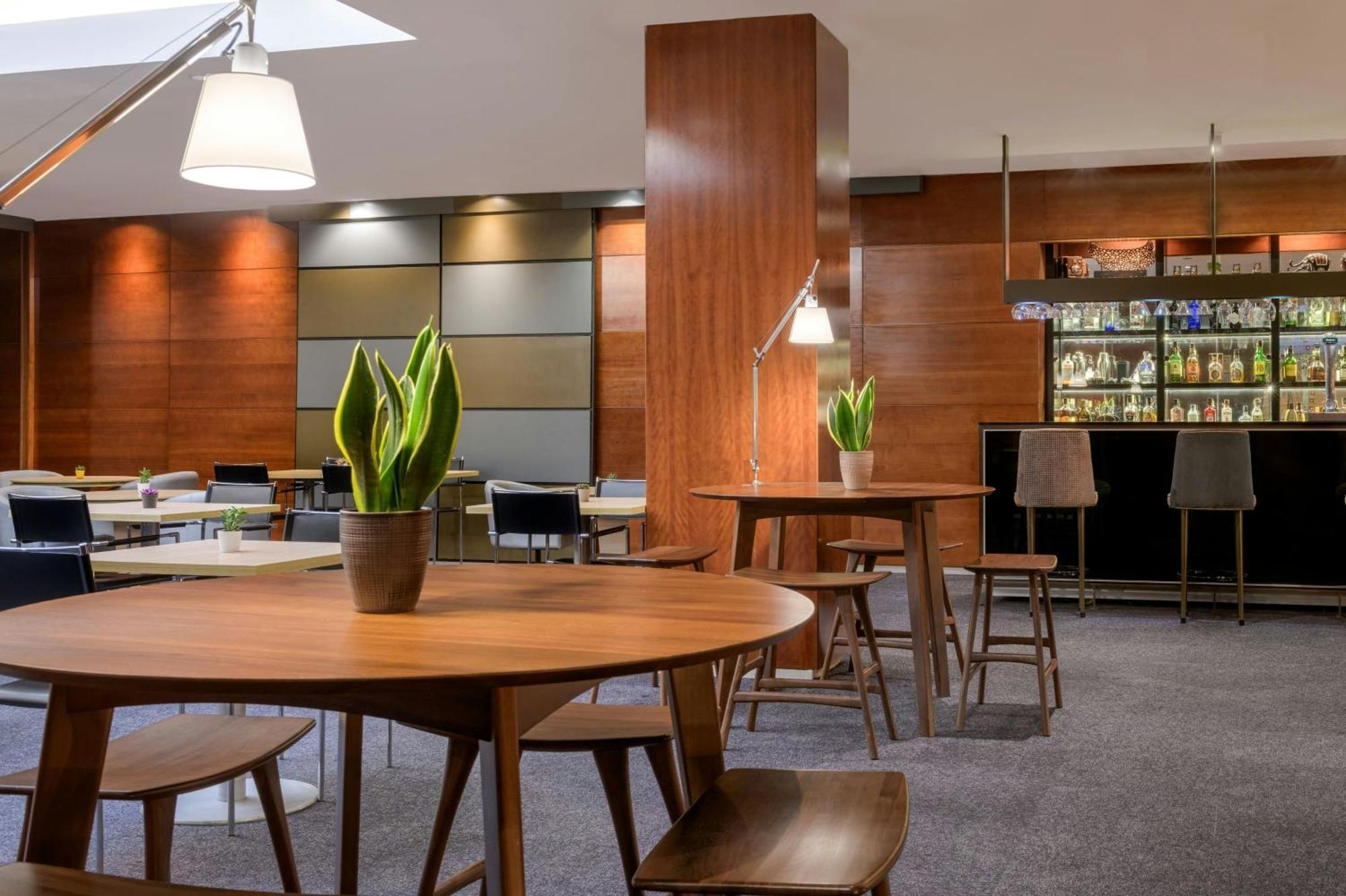 Ac Hotel Leon San Antonio By Marriott Bagian luar foto