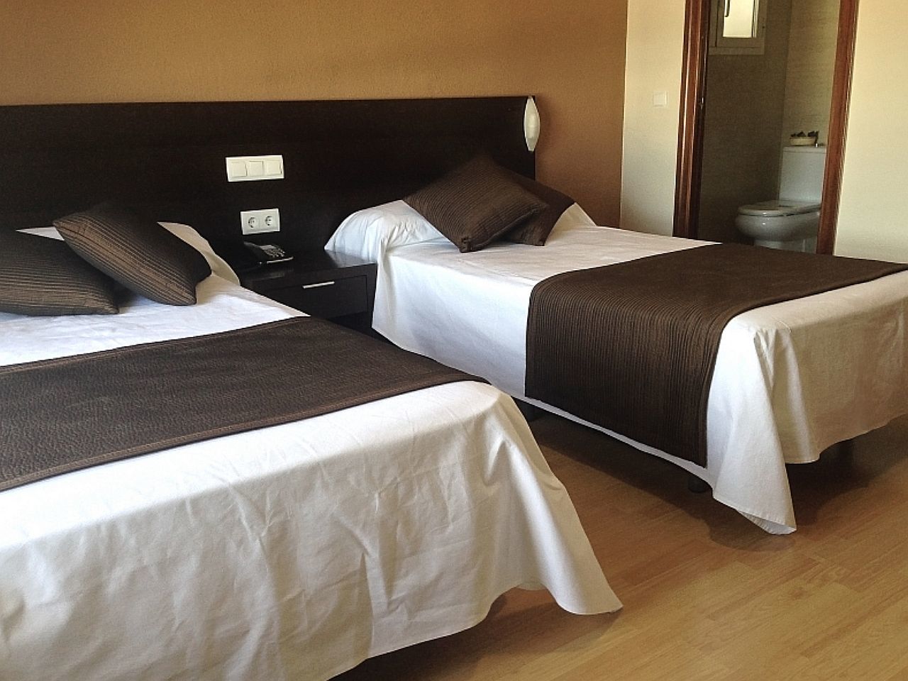 Ac Hotel Leon San Antonio By Marriott Bagian luar foto